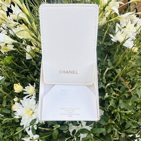 Chanel Coco Crush Novelty Card Case Logo Leather Look White Gold - Picture 5 of 8